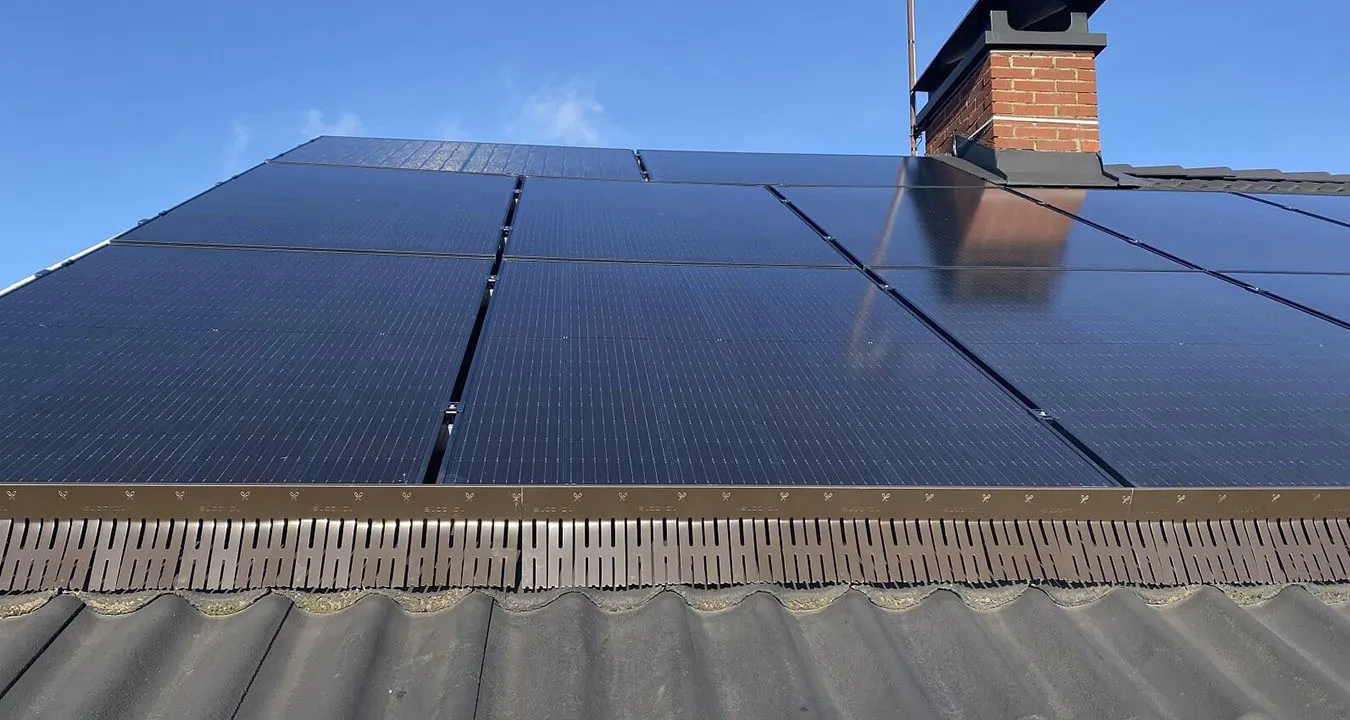 Birdblockers monterade på solpaneler