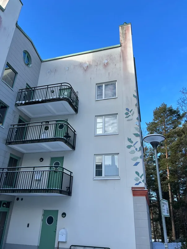 fastighet som drabbats av rödlav upptill