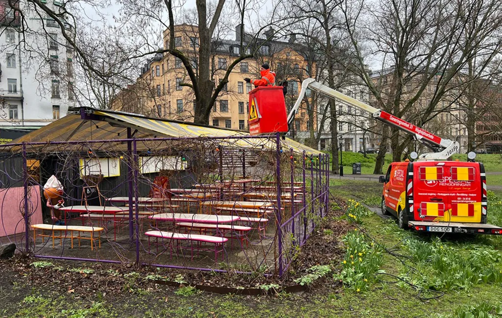 uteplatsmarkis spolas rent via lift