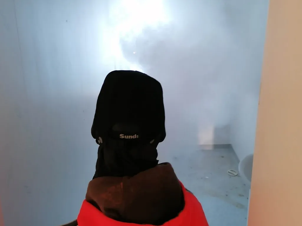 Närbild på pågående luktsanering i fastighet